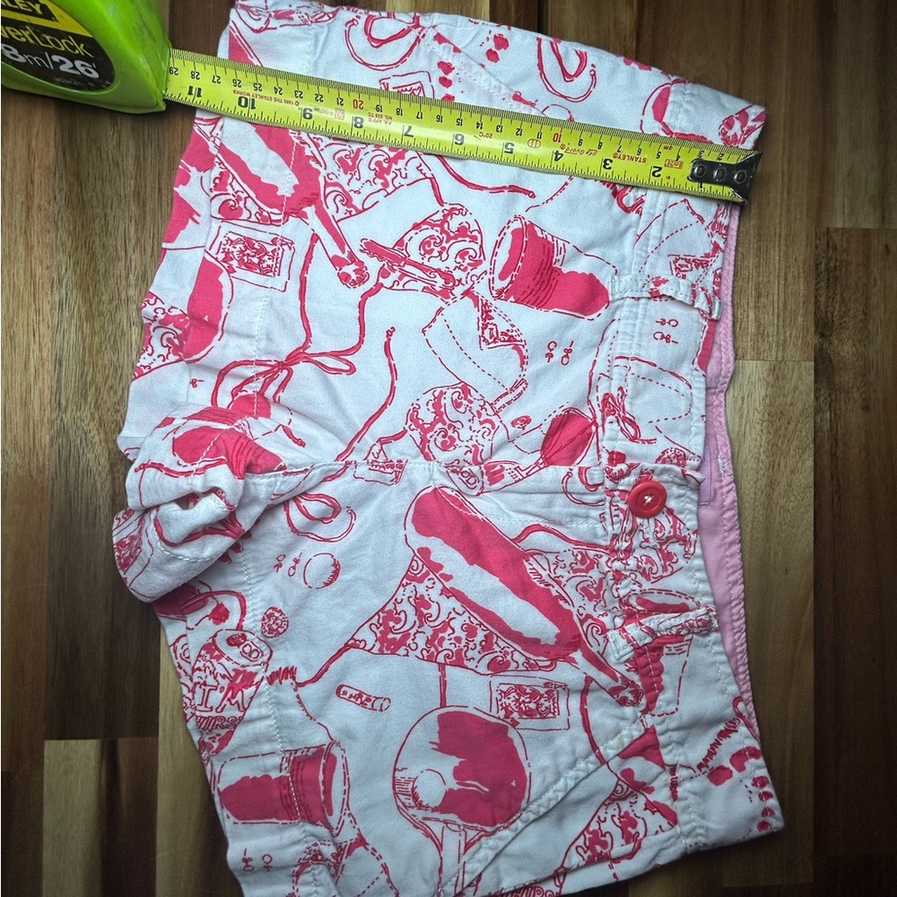 Lilly Pulitzer Spin the Bottle Party Print Pink Red White Chino Shorts Sz 2 - Picture 4 of 11